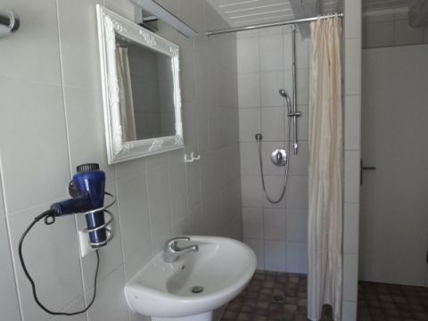 Bad mit Dusche
