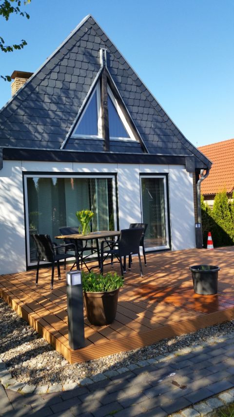 Giebel und Terrasse