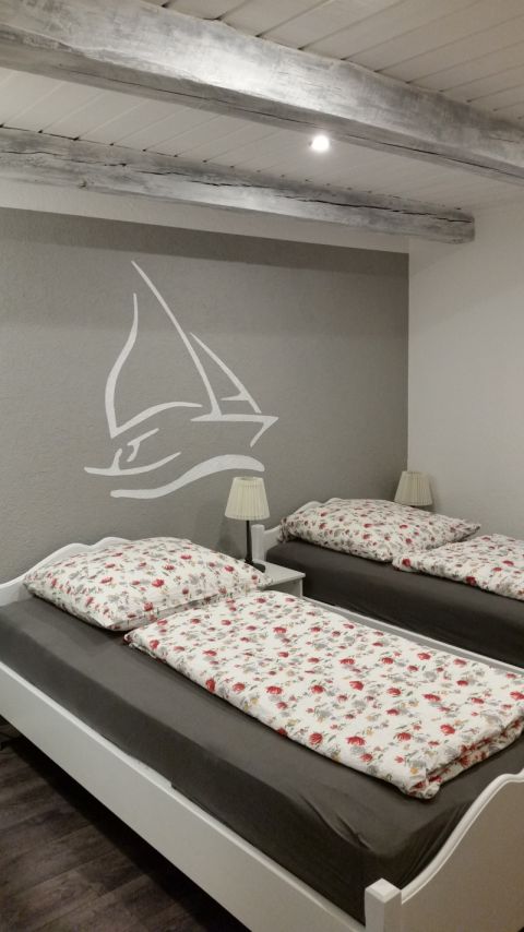 Schlafzimmer mit zwei Betten